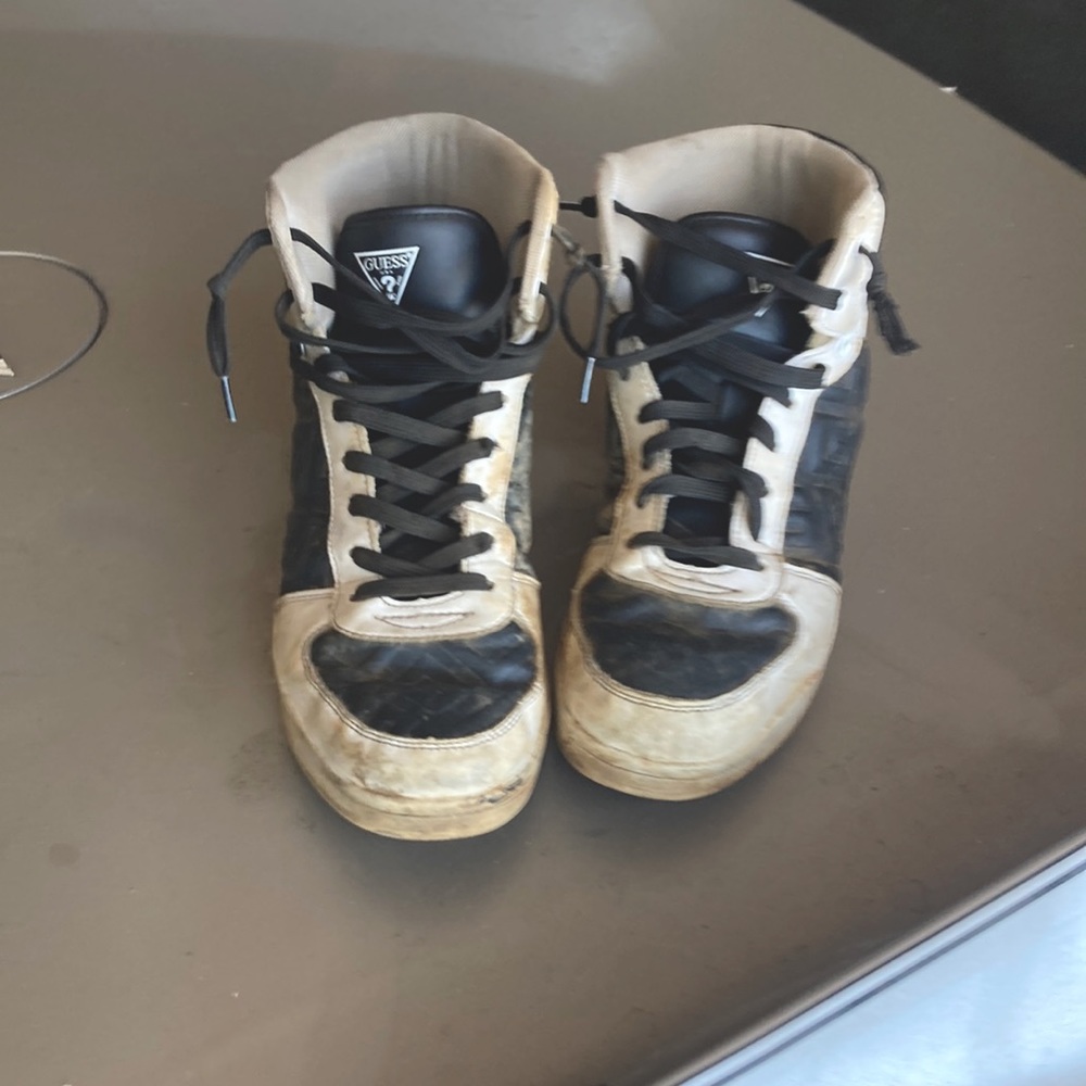 They are pretty worn out but they’re still good to wear